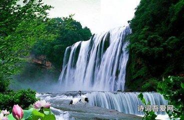 分手八个月了，还是放不下前任，总是忍不住去看他的动态，我们在一个学校？游戏画面